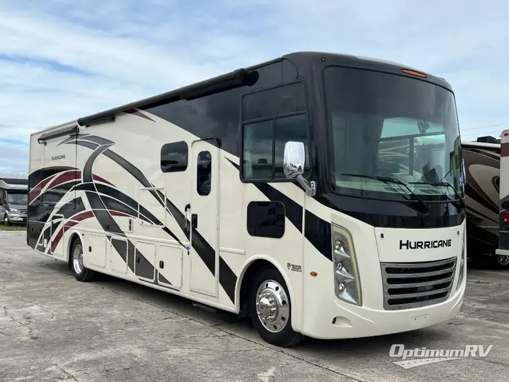 2022 Thor Hurricane 35M RV Photo 1