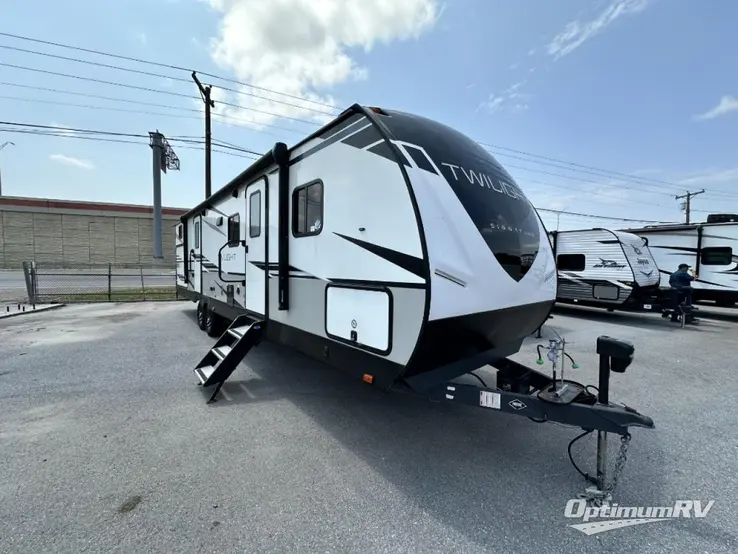 2022 Cruiser Twilight Signature TWS 3300 RV Photo 1