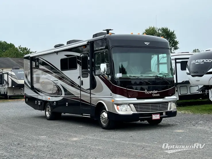 2014 Fleetwood Bounder 30T RV Photo 1