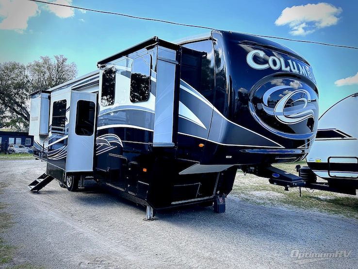2022 Palomino Columbus 388FK RV Photo 1