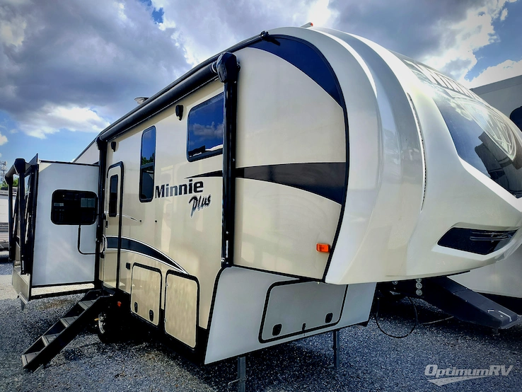 2019 Winnebago Towables Minnie Plus 27RLTS RV Photo 1