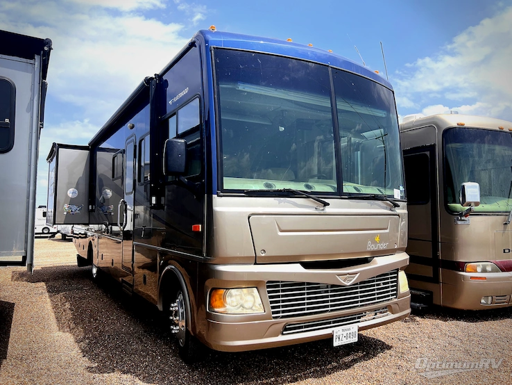 2007 Fleetwood Bounder 35E RV Photo 1