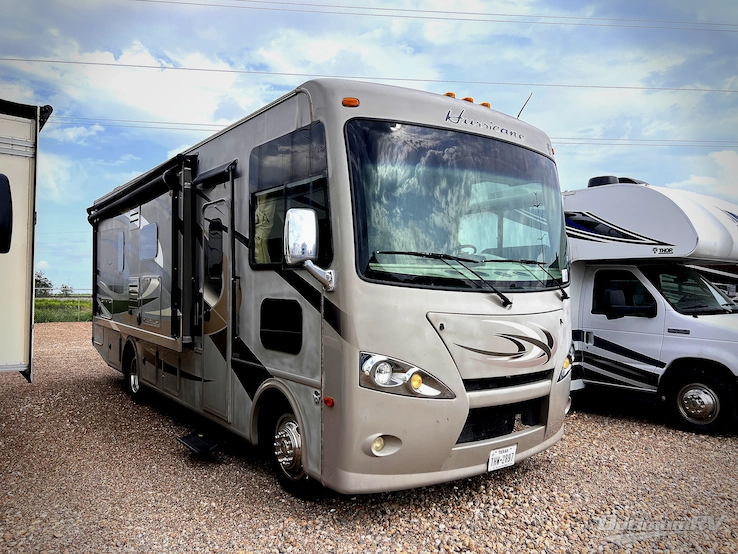 2016 Thor Hurricane 27K RV Photo 1