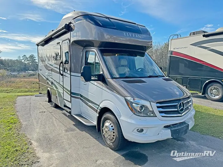 2019 Tiffin Wayfarer 25 RW RV Photo 1