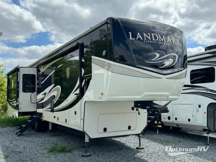 2020 Heartland Landmark 365 Newport RV Photo 1