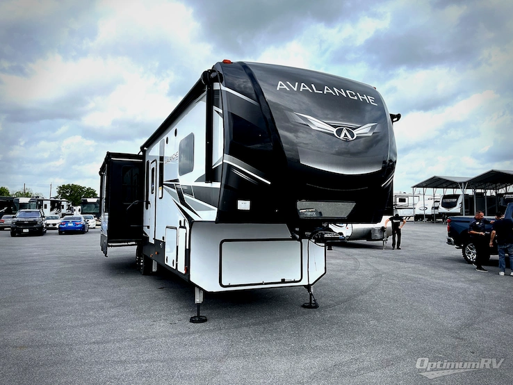 2021 Keystone Avalanche 338GK RV Photo 1