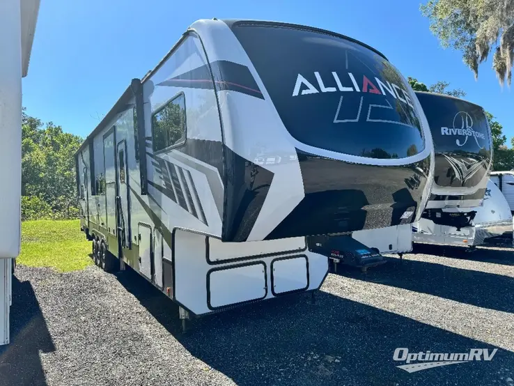 2022 Alliance Valor 43V13 RV Photo 1