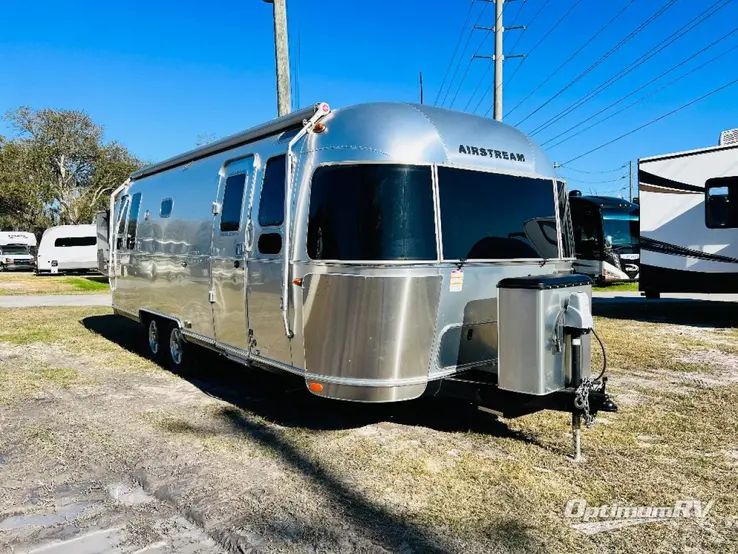 2019 Airstream Flying Cloud 26RB RV Photo 1