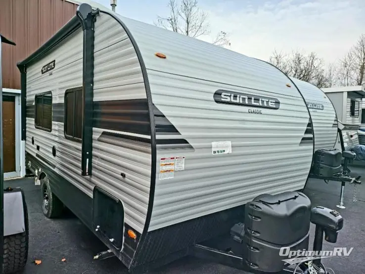 2023 Sunset Park Sun Lite 18RD RV Photo 1