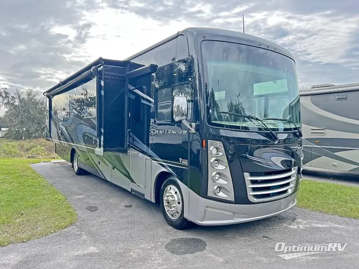 2020 Thor Challenger 37FH RV Photo 1