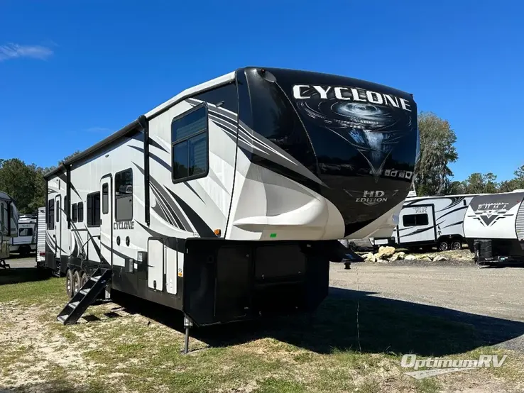 2020 Heartland Cyclone 4101KING RV Photo 1