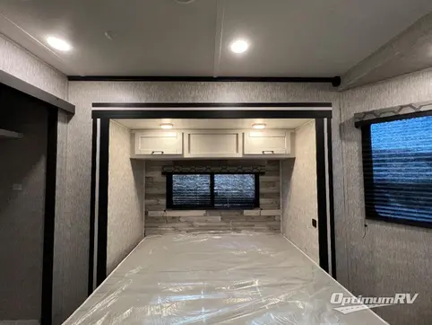 2022 CrossRoads Hampton 380RKS RV Photo 4