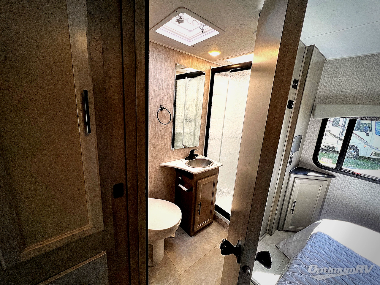 2022 Coachmen Freelander 26DS Ford 450 Photo 16