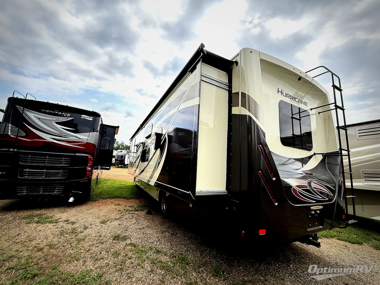 2019 Thor Hurricane 34J Photo 3