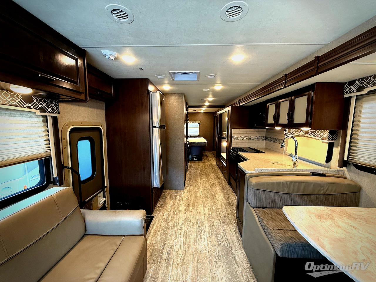 2019 Thor Hurricane 34J Photo 4