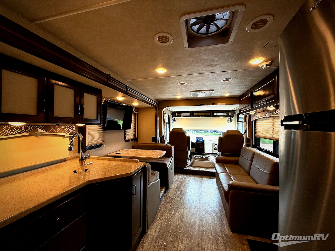 2019 Thor Hurricane 34J Photo 5