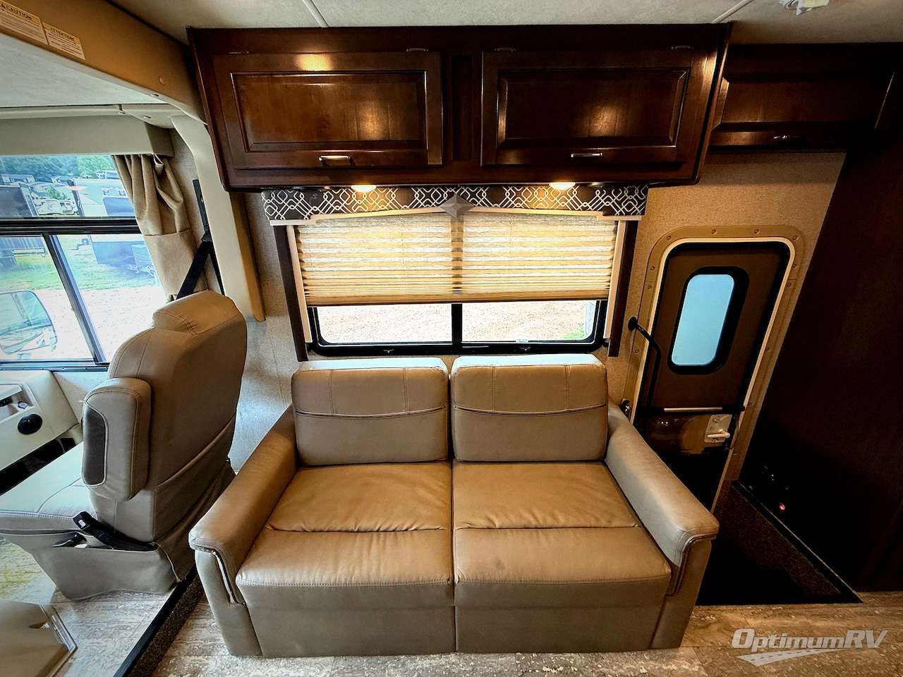2019 Thor Hurricane 34J Photo 7