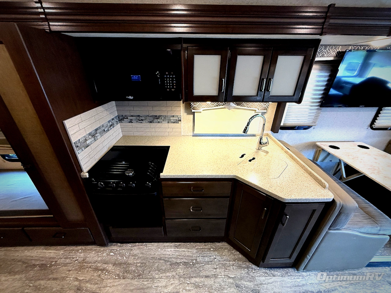 2019 Thor Hurricane 34J Photo 8