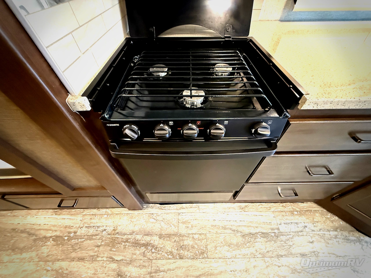 2019 Thor Hurricane 34J Photo 9