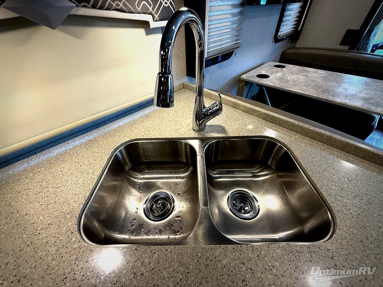 2019 Thor Hurricane 34J Photo 10
