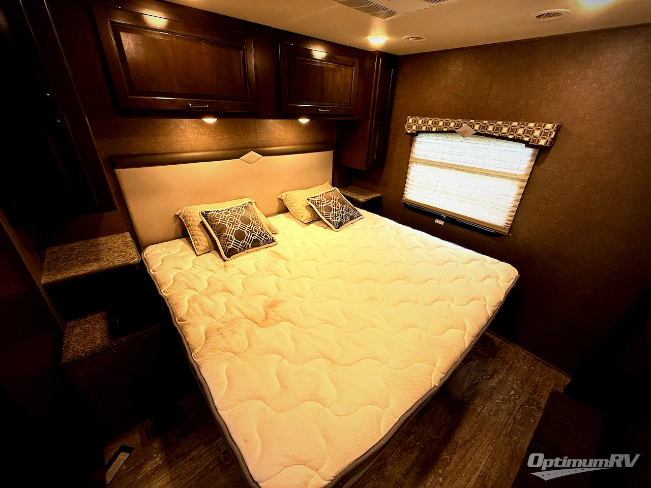 2019 Thor Hurricane 34J Photo 15