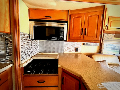 2008 Winnebago Adventurer 38J RV Photo 3