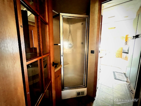 2008 Winnebago Adventurer 38J RV Photo 4