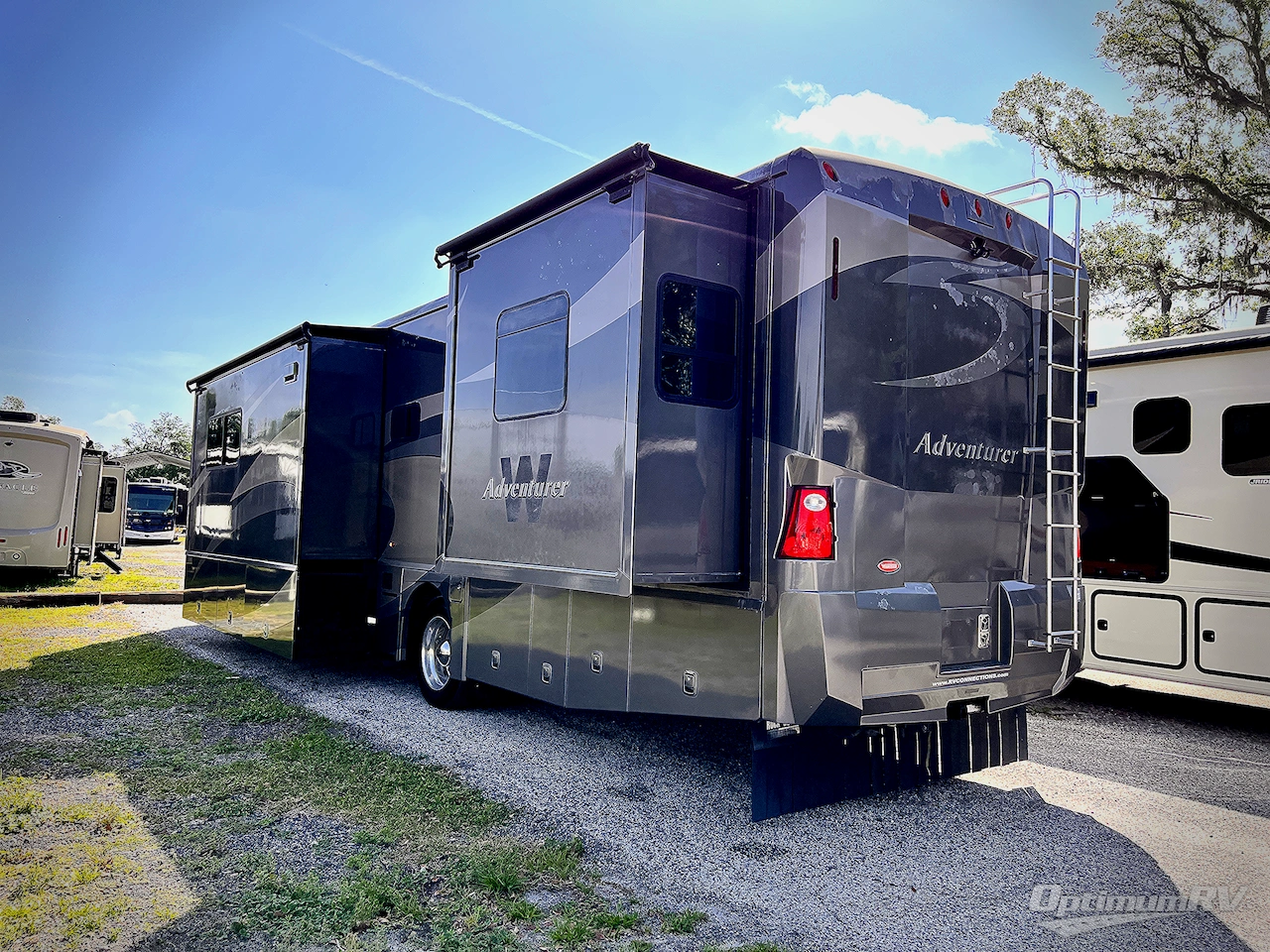 2008 Winnebago Adventurer 38J Photo 3