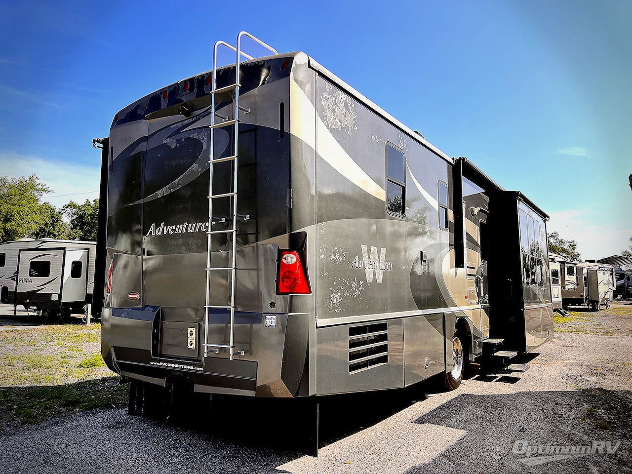 2008 Winnebago Adventurer 38J Photo 2