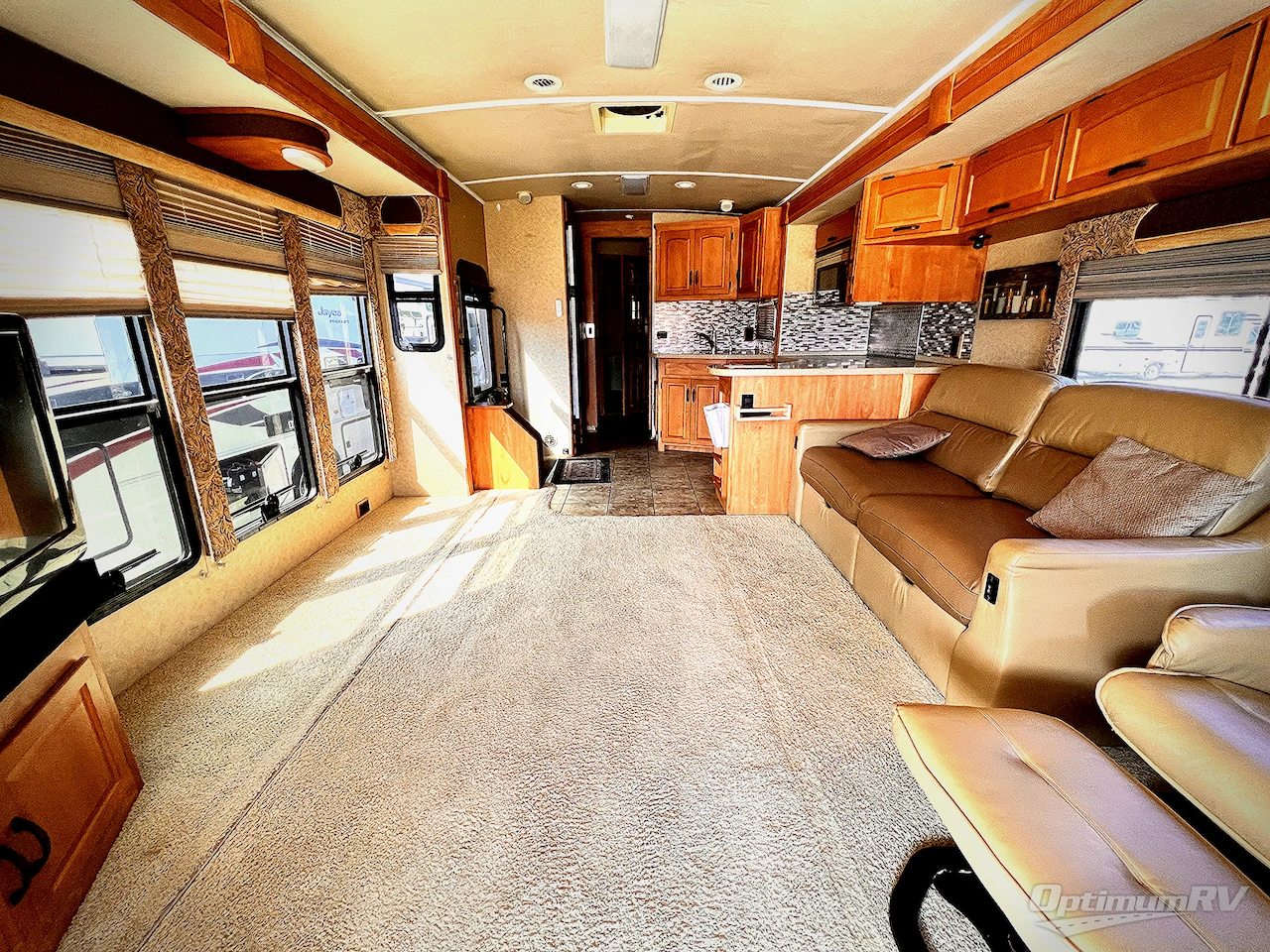 2008 Winnebago Adventurer 38J Photo 4