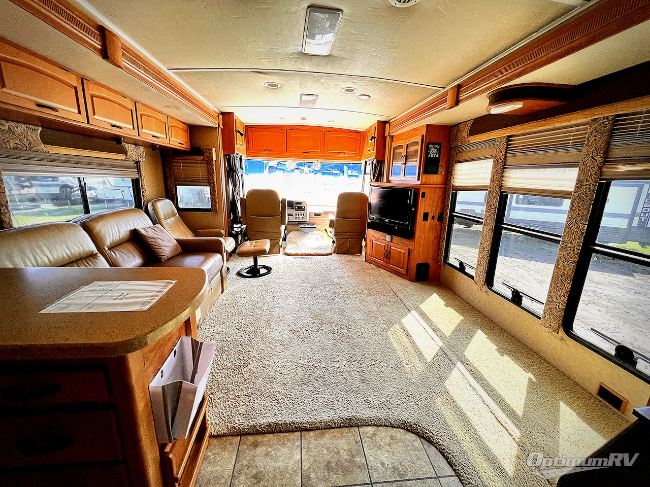 2008 Winnebago Adventurer 38J Photo 5