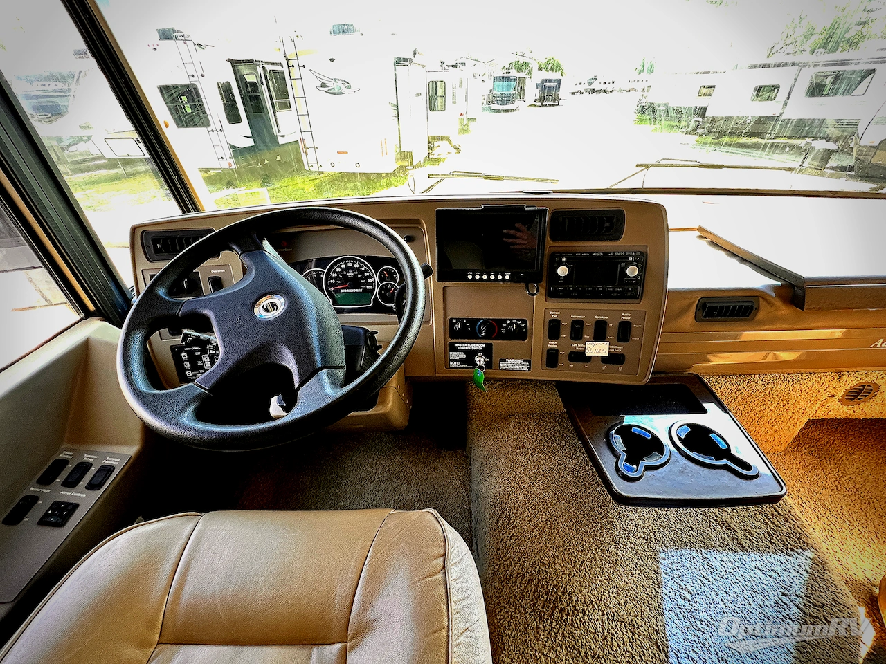 2008 Winnebago Adventurer 38J Photo 7