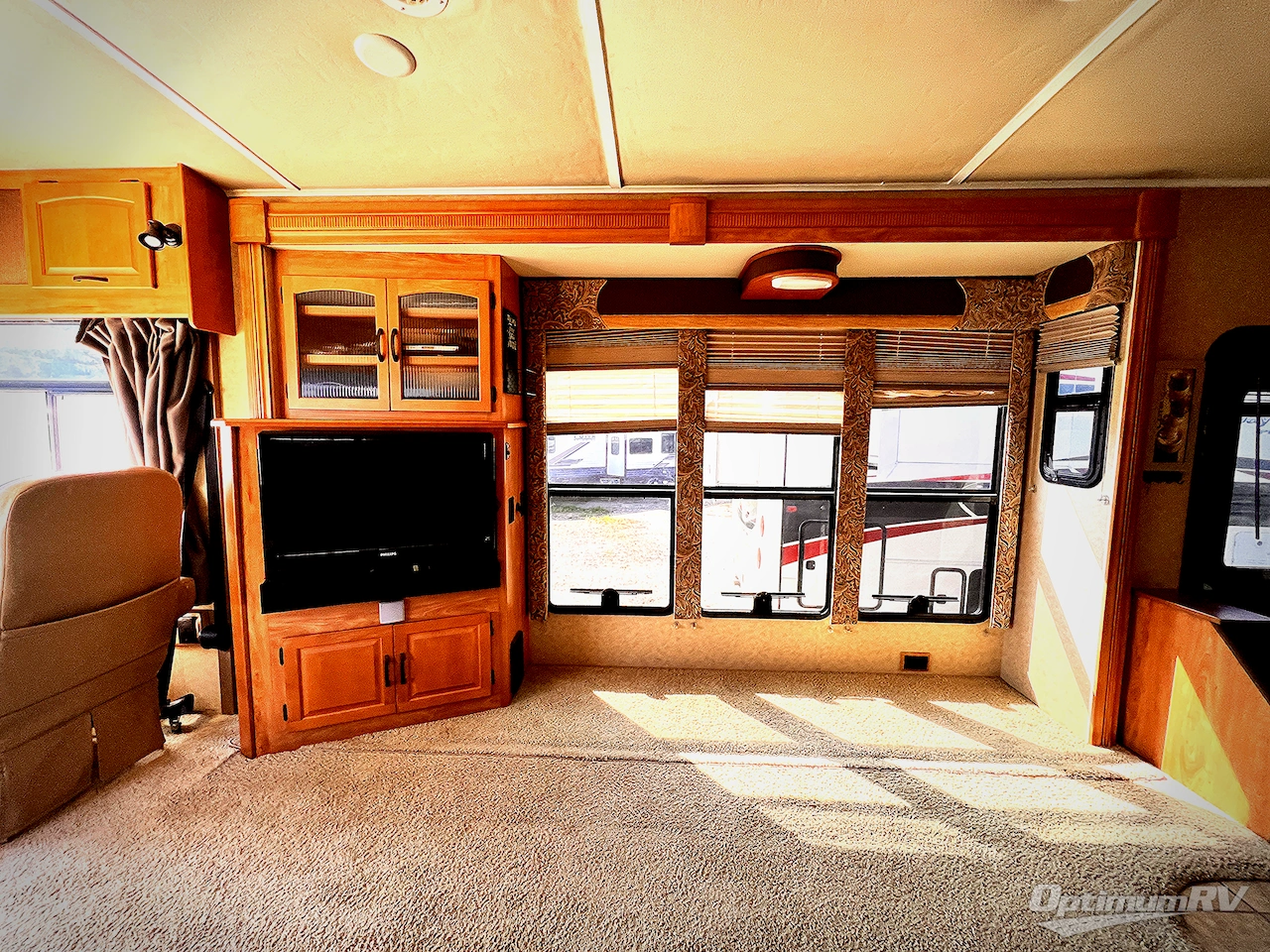 2008 Winnebago Adventurer 38J Photo 9