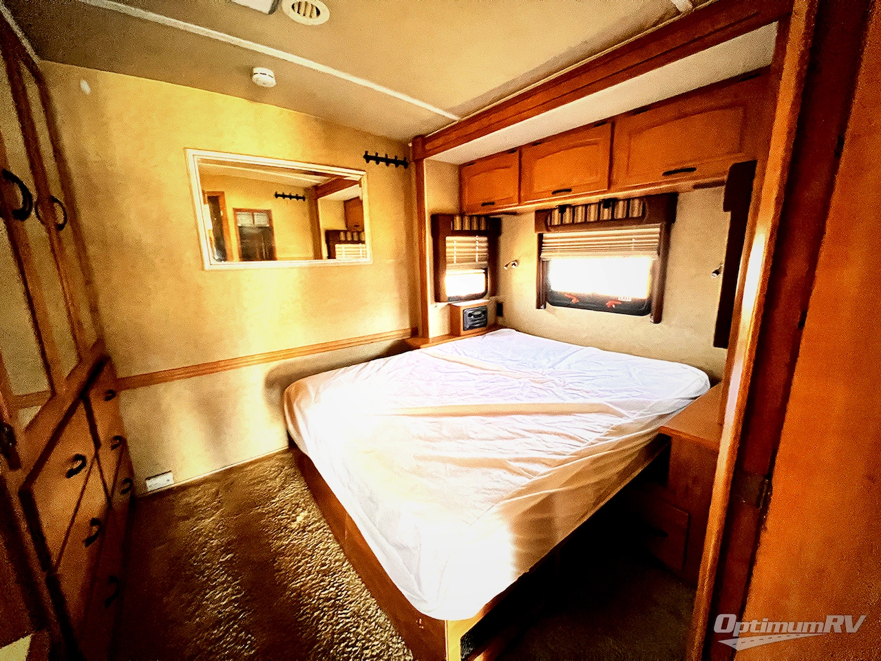 2008 Winnebago Adventurer 38J Photo 16