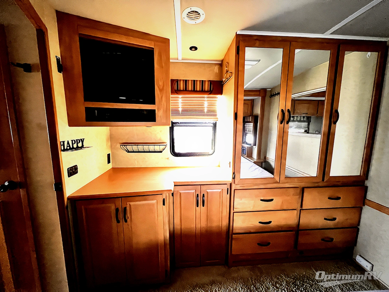 2008 Winnebago Adventurer 38J Photo 18