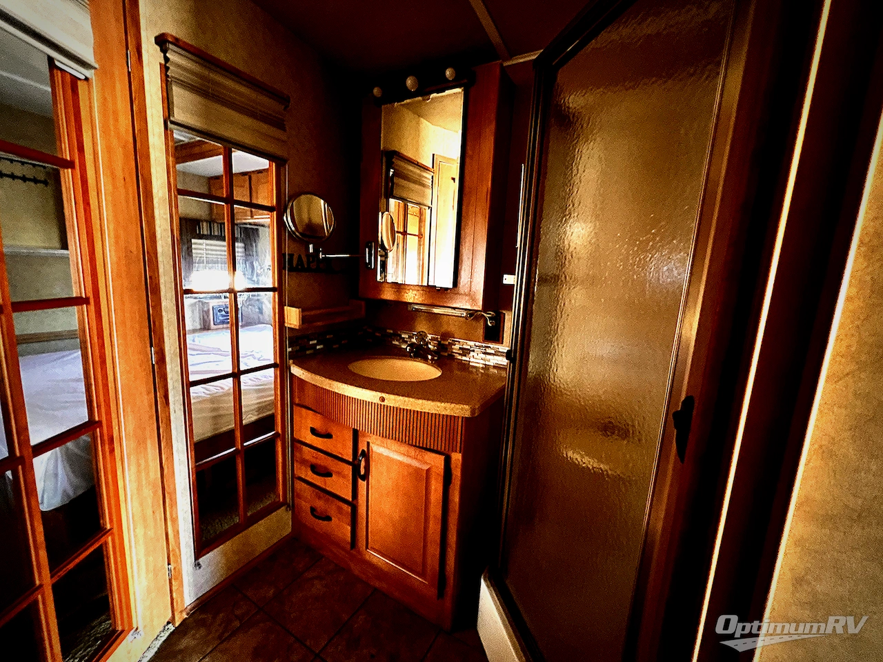 2008 Winnebago Adventurer 38J Photo 20