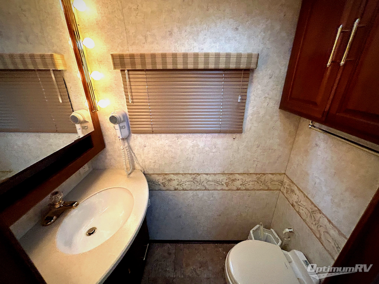 2004 Winnebago Journey 39K Photo 17