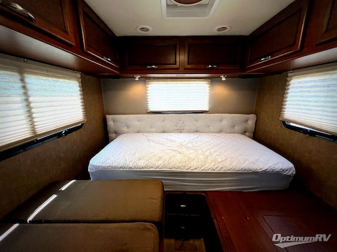 2014 Thor Vegas 24.1 RV Photo 3