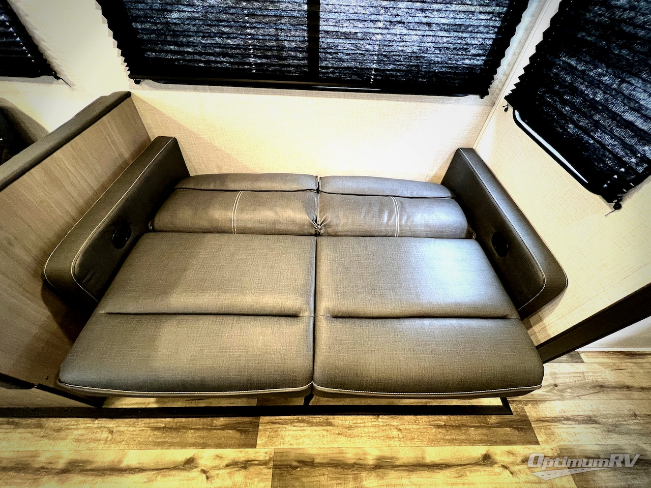 2023 Dutchmen Coleman Light 2755BH Photo 9