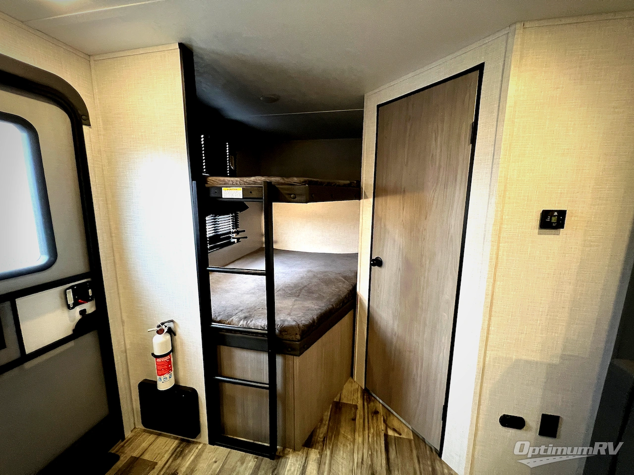 2023 Dutchmen Coleman Light 2755BH Photo 14