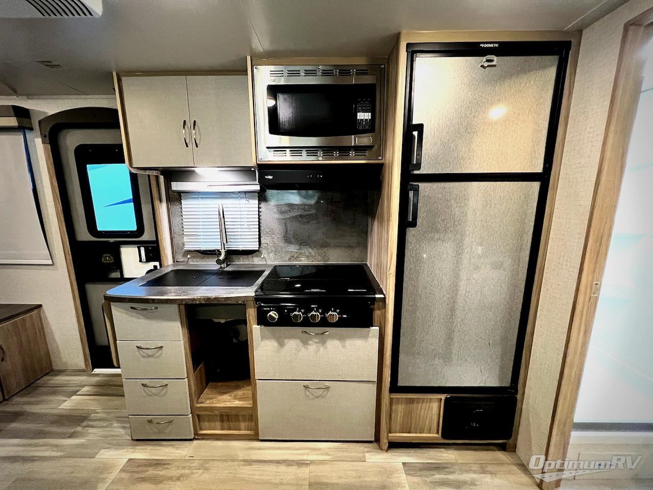 2021 Winnebago Towables Micro Minnie 2108DS Photo 9