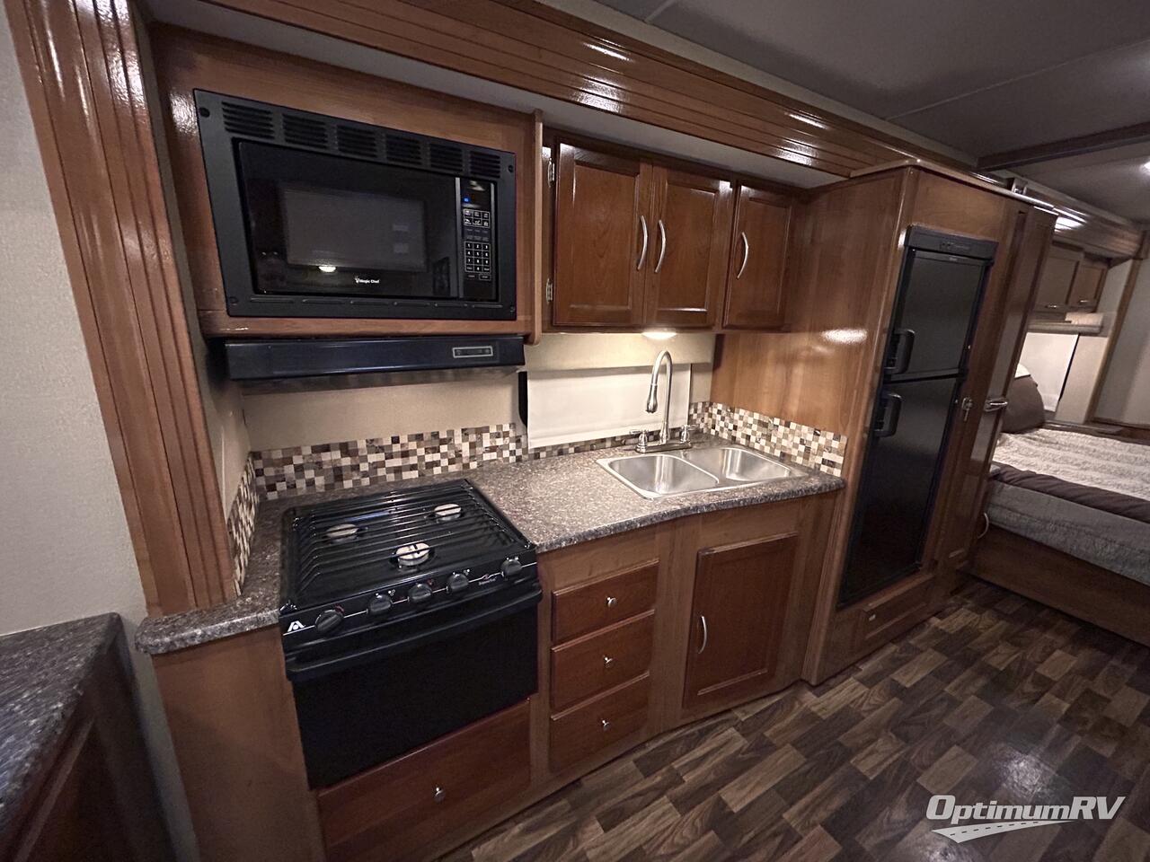 2017 Coachmen Pursuit 27 KB Photo 9