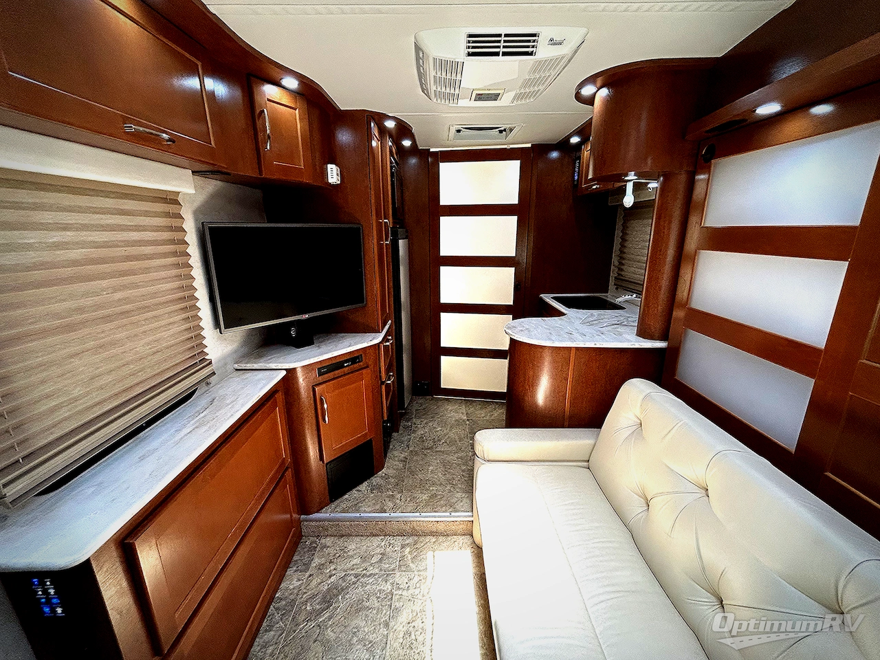 2015 Pleasure-Way Plateau XL Std. Model Photo 3
