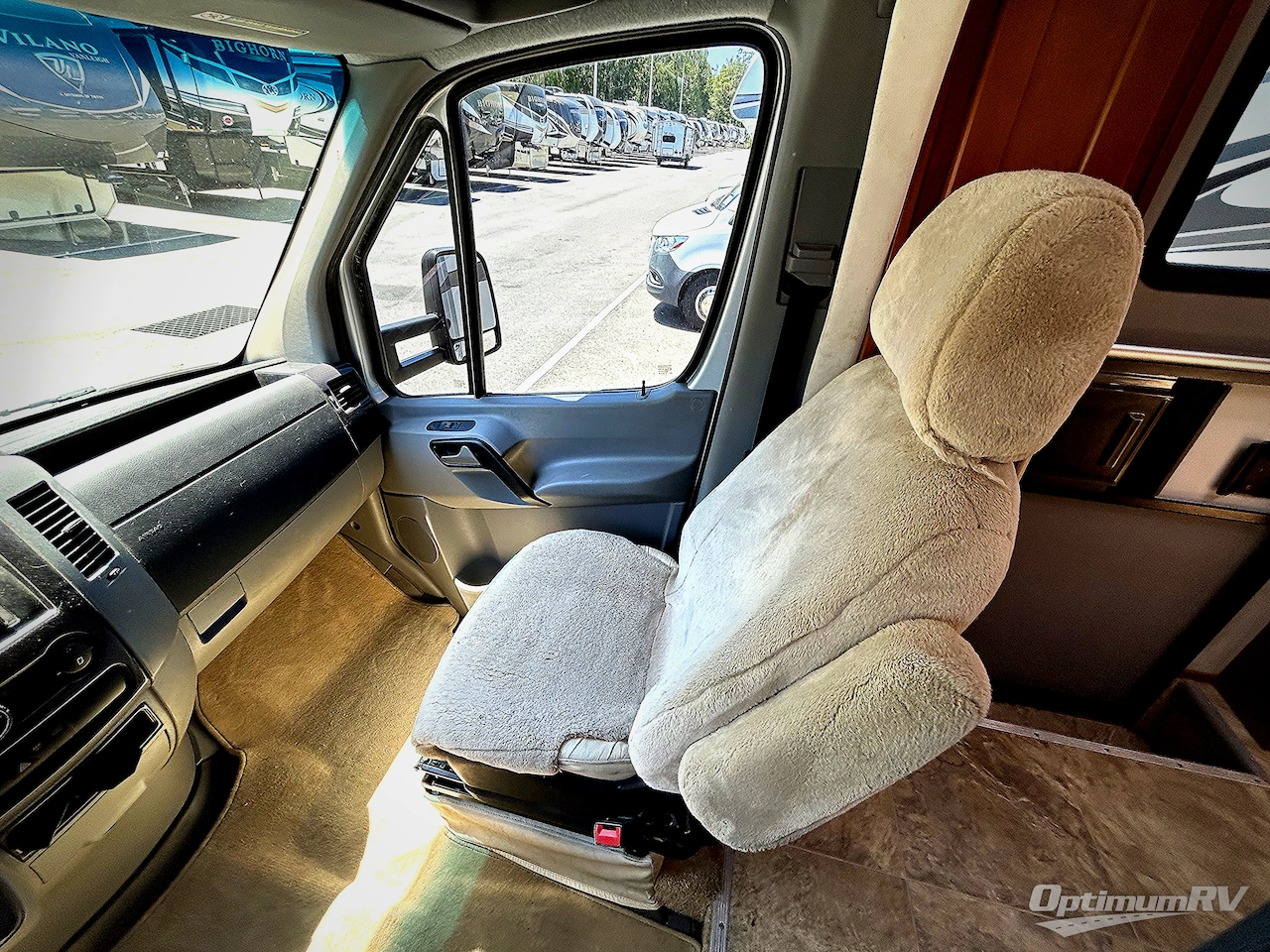 2015 Pleasure-Way Plateau XL Std. Model Photo 8