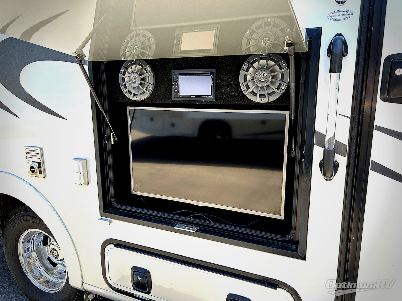 2015 Pleasure-Way Plateau XL Std. Model Photo 16