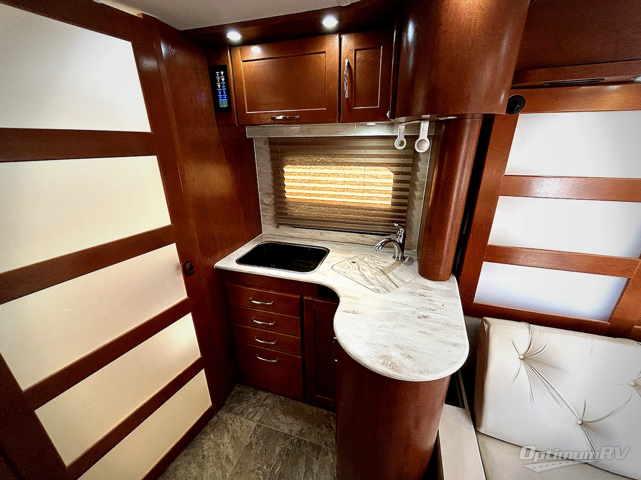 2015 Pleasure-Way Plateau XL Std. Model Photo 12