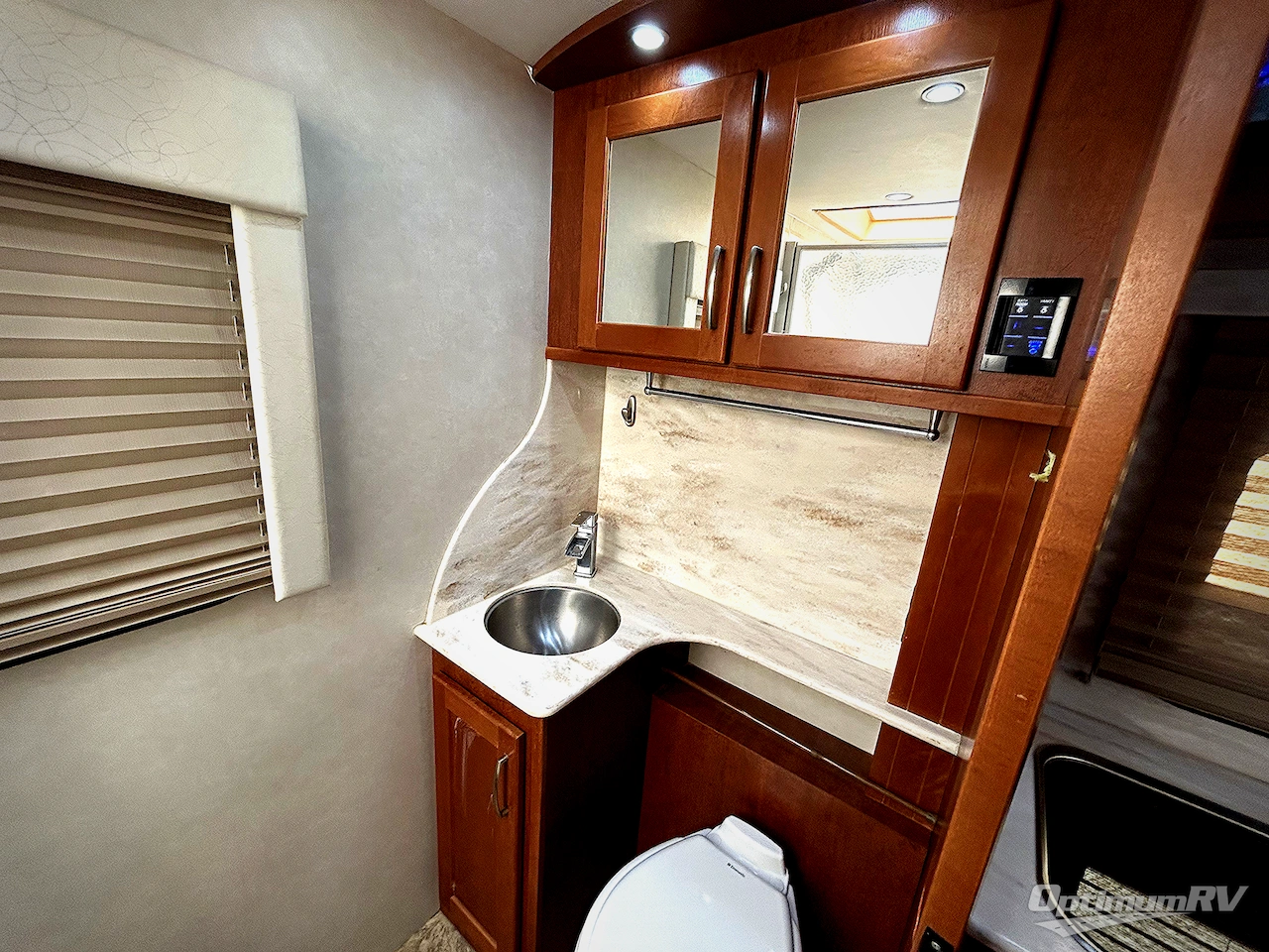 2015 Pleasure-Way Plateau XL Std. Model Photo 14