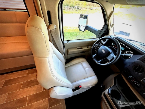 2022 Thor Chateau 27R RV Photo 2