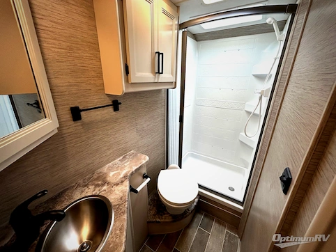 2022 Thor Chateau 27R RV Photo 4