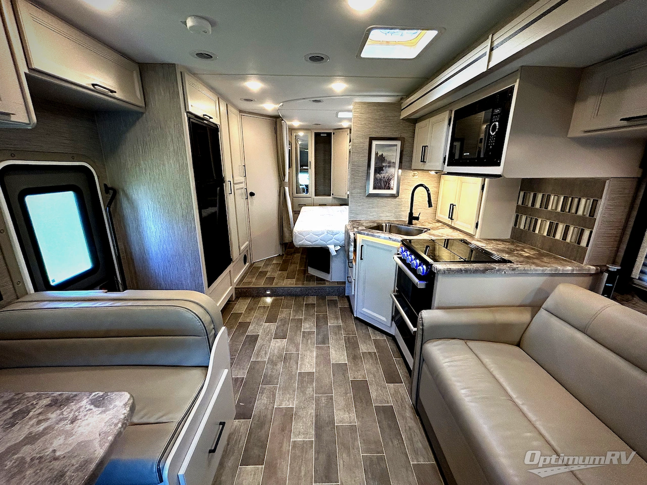 2022 Thor Chateau 27R Photo 4